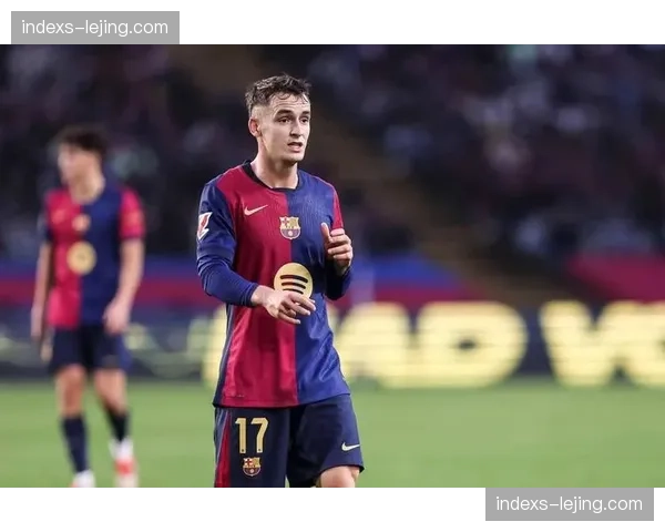 巴萨青训中场托米·马克斯获弗里克赏识，被留在一线队训练不再返回预备队